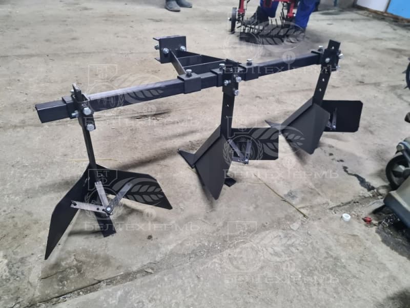 Окучник трёхрядный