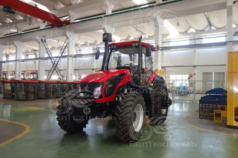 Трактор Dongfeng/Донгфенг 2204, с кабиной