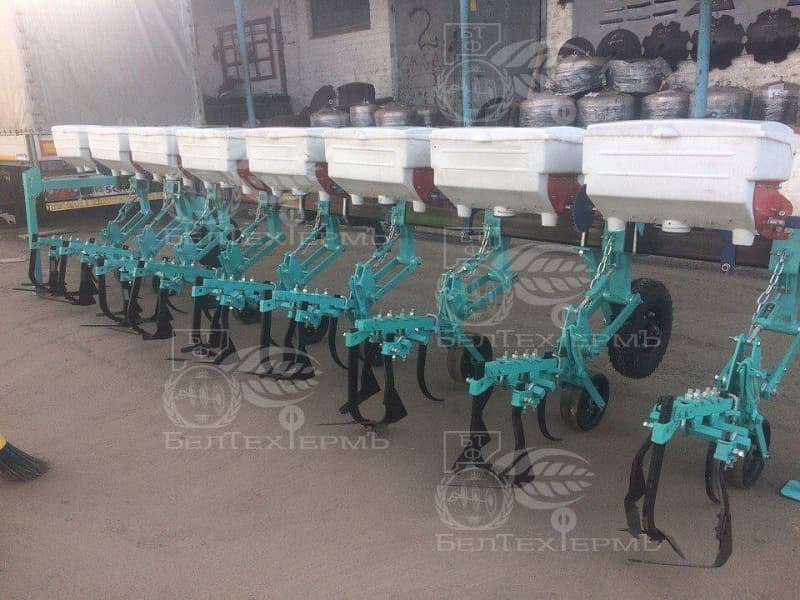 Культиватор КРНМ-5,6 с внесением удобрений, с прицепным устройством